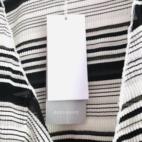 finders keepers Pierre Top XS NWT Black Stripe Micropleat Australia Label - Picture 4 of 13